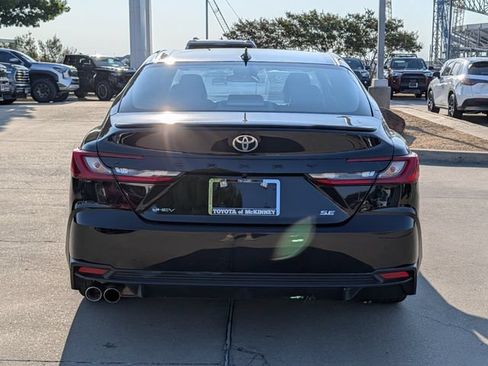 Used 2025 Toyota Camry SE FWD image 6
