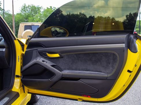 Used 2020 Porsche 718 Cayman GT4 RWD image 18