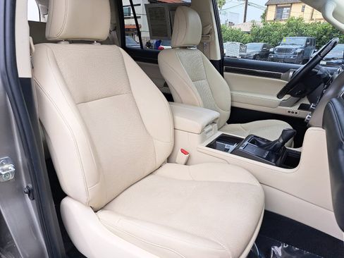 Used 2023 Lexus GX 460 Premium w/ Premium Package AWD/4WD image 10