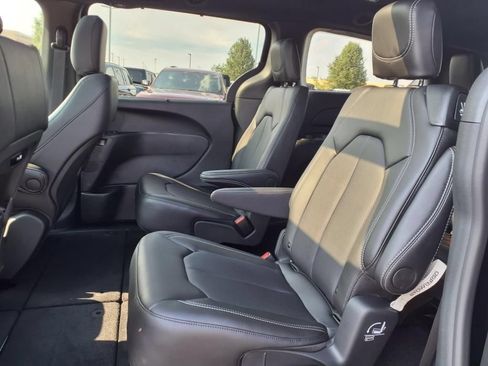 New 2025 Chrysler Pacifica Select FWD image 10