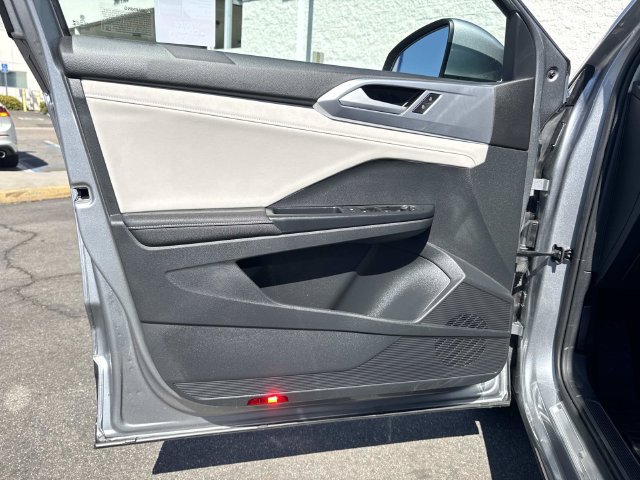 Certified 2025 Volkswagen Taos SE FWD image 21