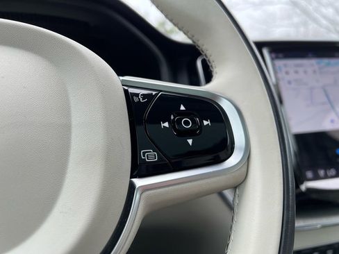 Certified 2024 Volvo XC60 B5 Plus w/ Climate Package AWD/4WD image 13