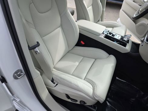 New 2026 Volvo XC90 T8 Ultra w/ Protection Package Premier image 18