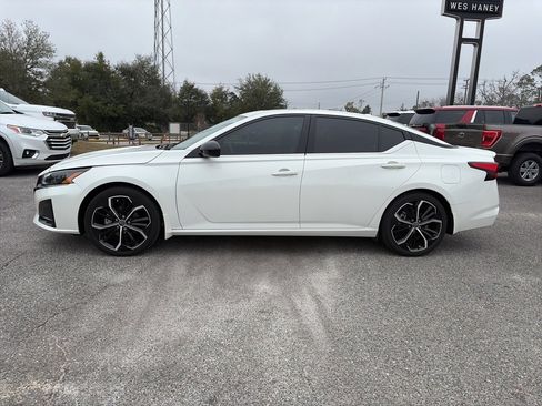 Used 2024 Nissan Altima 2.5 SR w/ SR Premium Package image 2