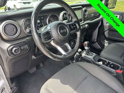 Used 2018 Jeep Wrangler Unlimited Sahara w/ Dual Top Group AWD/4WD image 9