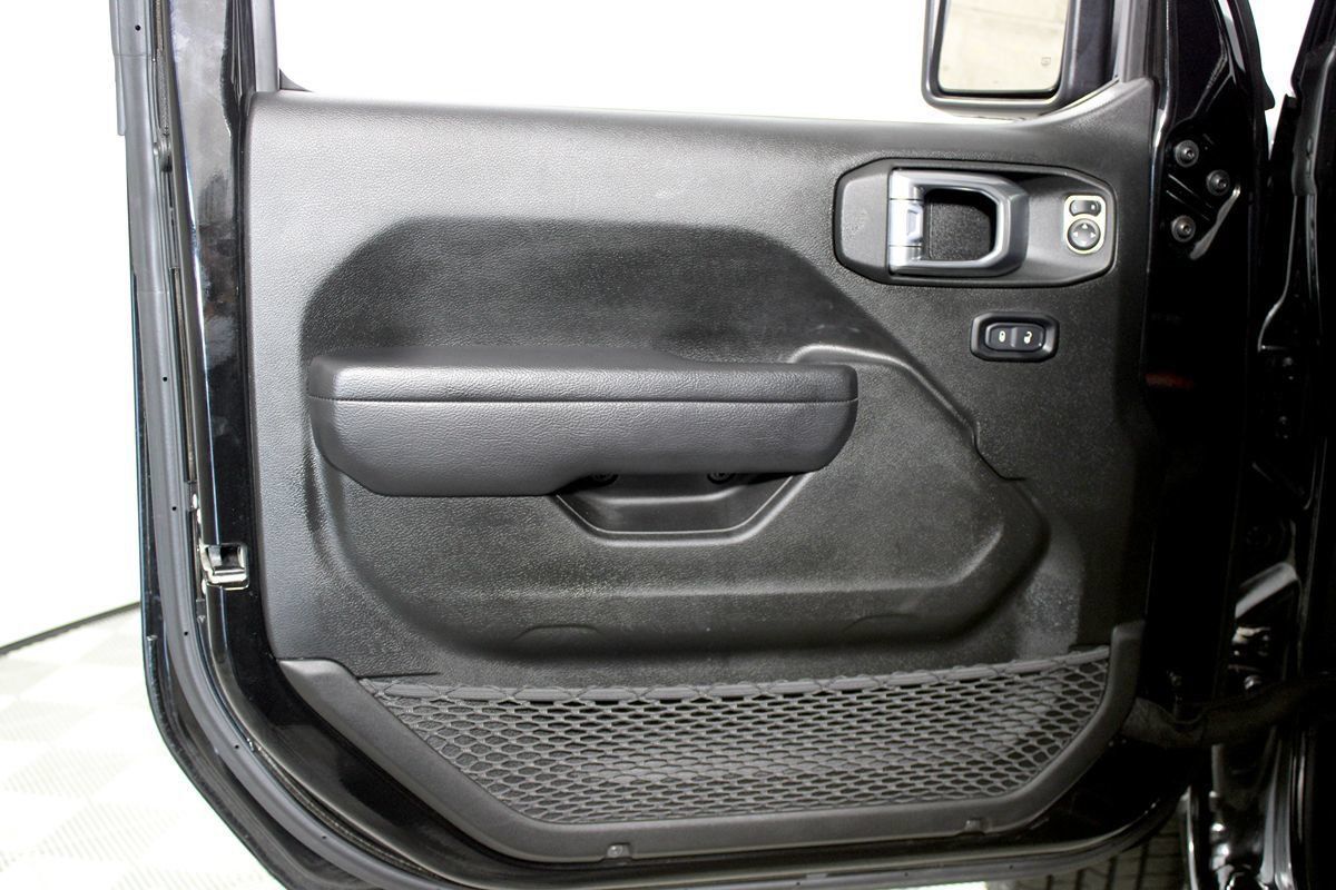 Used 2024 Jeep Wrangler Unlimited w/ Convenience Group AWD/4WD image 4