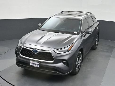 Used 2023 Toyota Highlander XLE AWD/4WD image 45