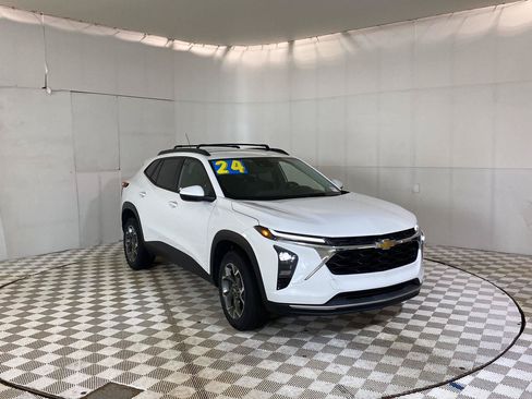 Used 2024 Chevrolet Trax LT w/ Driver Confidence Package FWD image 31