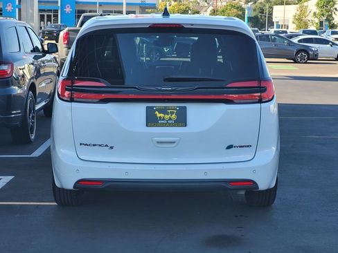 Used 2024 Chrysler Pacifica Limited FWD image 5
