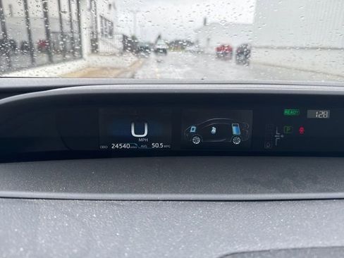 Used 2022 Toyota Prius XLE w/ Advanced Technology Package FWD image 10