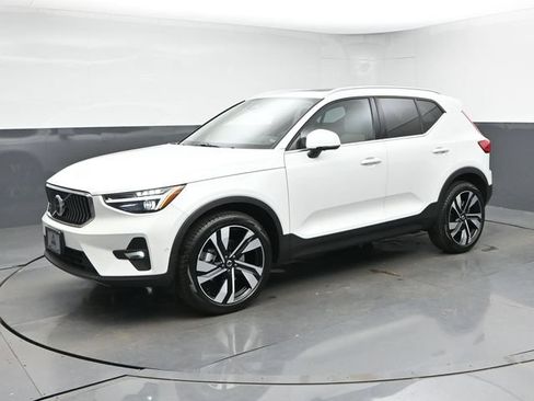 Used 2024 Volvo XC40 B5 Ultimate w/ Climate Package AWD/4WD image 4