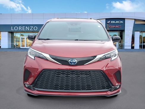 Used 2022 Toyota Sienna XSE image 2