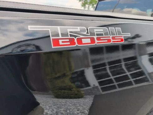Used 2020 Chevrolet Silverado 1500 Custom Trail Boss w/ Custom Convenience Package AWD/4WD image 4