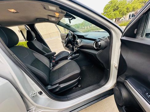 Used 2020 Nissan Kicks SV image 25