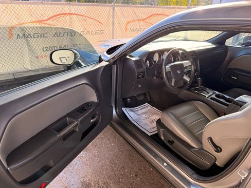 Used 2010 Dodge Challenger R/T image 17