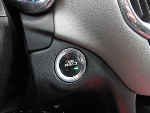 Used 2020 Chevrolet Equinox LS FWD image 18