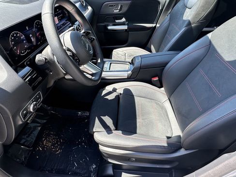 Certified 2025 Mercedes-Benz GLA 250 image 10