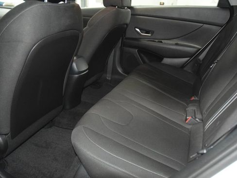 Used 2022 Hyundai Elantra SEL w/ Convenience Package FWD image 32