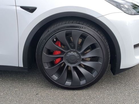 Used 2023 Tesla Model Y Performance AWD/4WD image 10