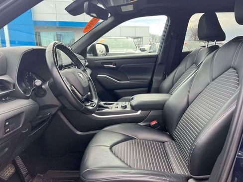 Used 2021 Toyota Highlander XSE image 16