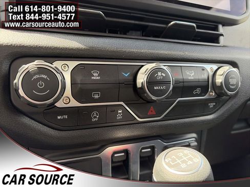 Used 2025 Jeep Wrangler Sport AWD/4WD image 17