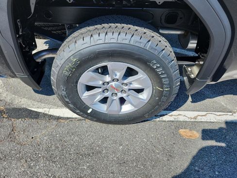 New 2026 GMC Sierra 1500 SLE image 5