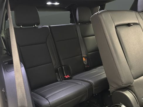 Used 2023 Chevrolet Tahoe Z71 w/ Luxury Package AWD/4WD image 27
