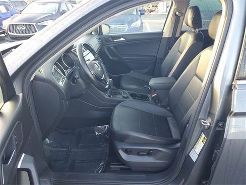 Used 2019 Volkswagen Tiguan SE w/ Panoramic Sunroof Package image 17