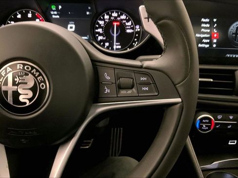 Used 2017 Alfa Romeo Giulia Ti w/ TI 19" Sport Package image 18