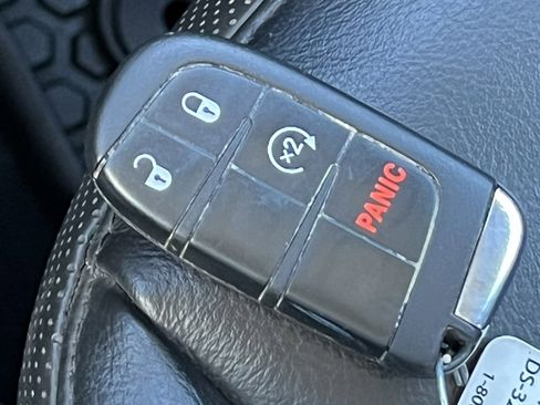 Used 2022 Jeep Renegade Limited w/ Sun, Sound & Wheels Group image 28