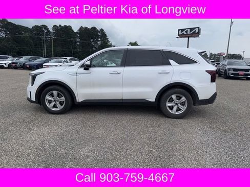 Used 2024 Kia Sorento LX FWD image 8