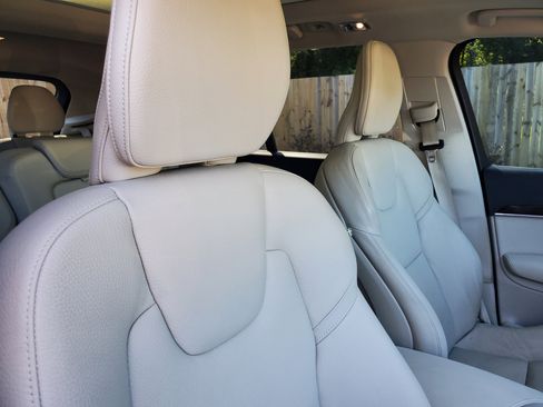 Used 2019 Volvo XC90 T5 Momentum w/ Advanced Package image 31