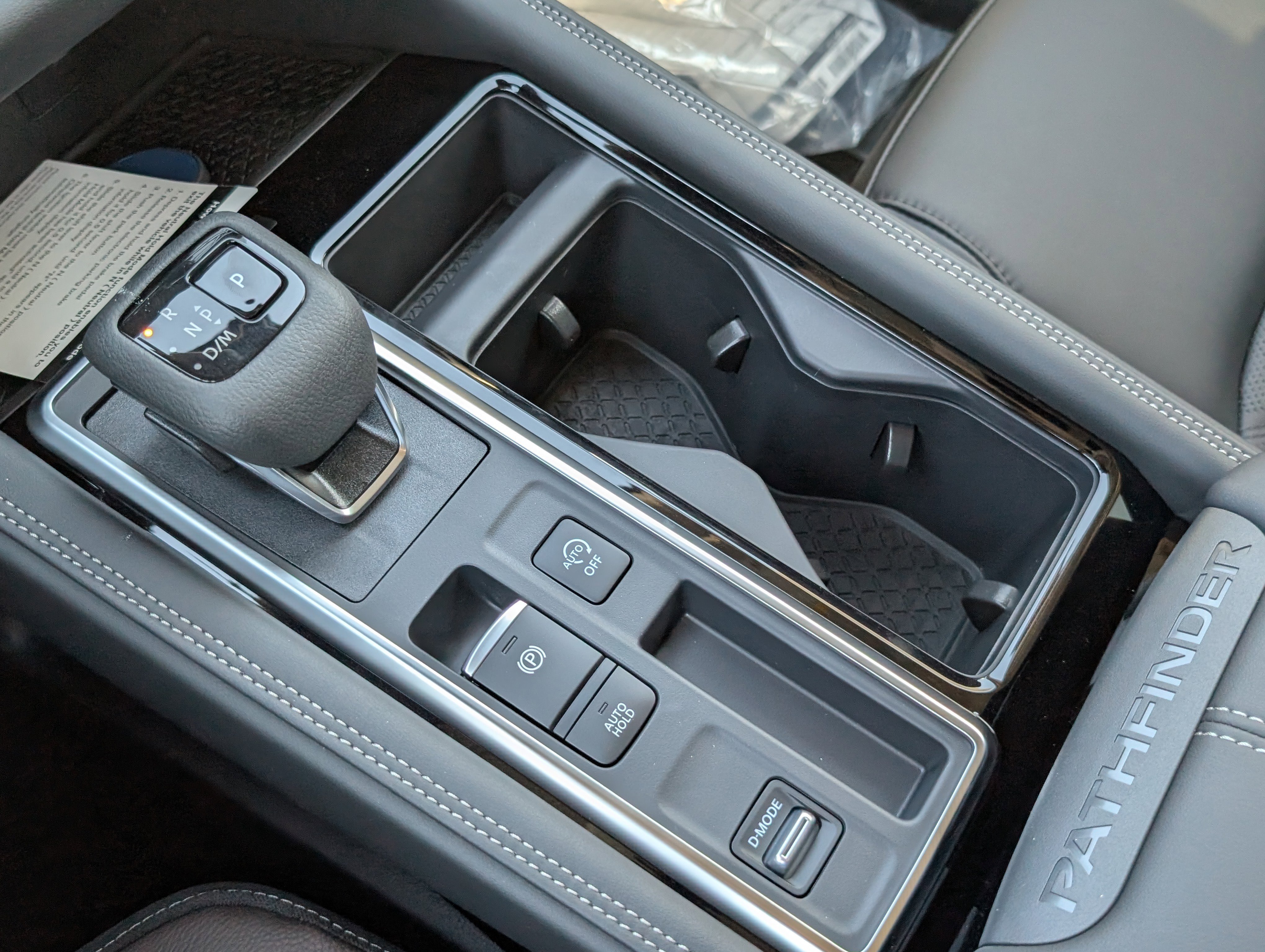 New 2026 Nissan Pathfinder Platinum w/ Accent Package FWD image 17