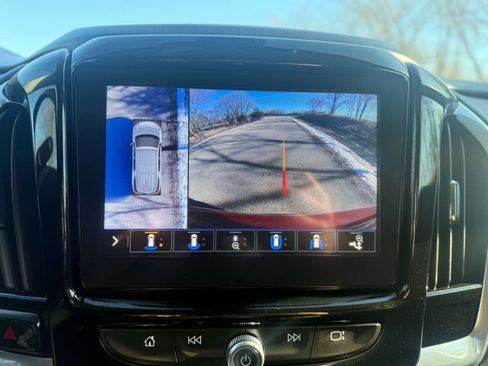 Used 2020 Chevrolet Traverse Premier image 13