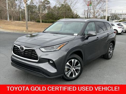 Certified 2023 Toyota Highlander XLE image 1