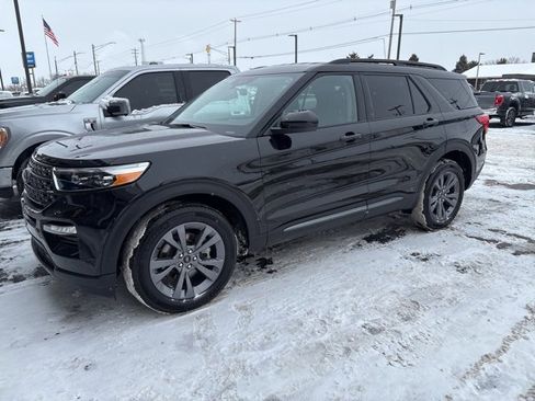 Used 2024 Ford Explorer XLT w/ Equipment Group 202A image 3