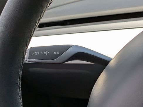 Used 2024 Tesla Model Y Long Range AWD/4WD image 27