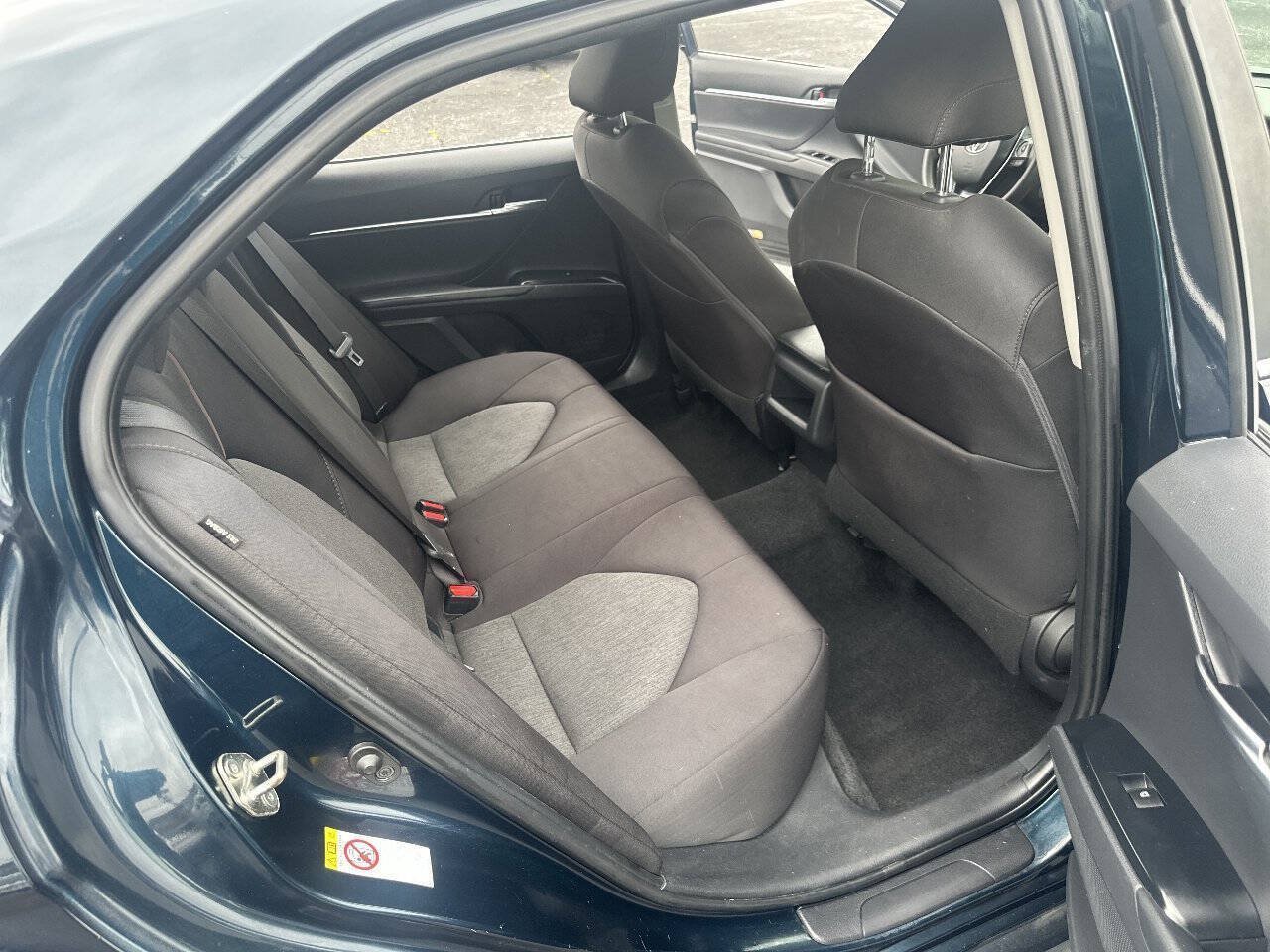 Used 2018 Toyota Camry LE FWD image 9