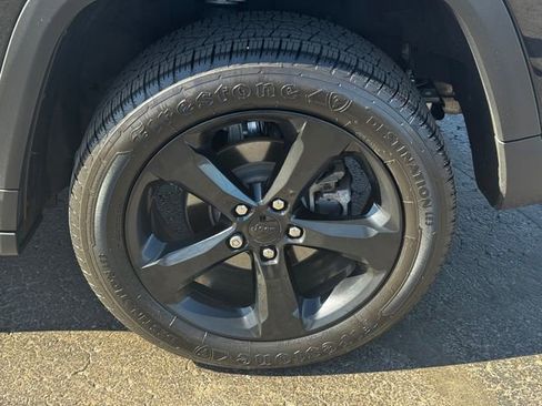 Used 2023 Jeep Grand Cherokee Altitude image 11