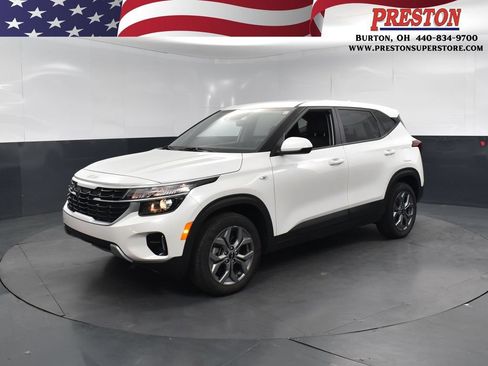 Used 2024 Kia Seltos LX AWD/4WD image 1