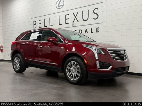 Used 2018 Cadillac XT5 Base image 2