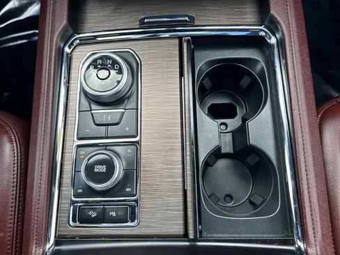 Used 2023 Ford Expedition Limited image 38