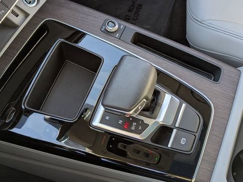 Used 2023 Audi Q5 Premium w/ Convenience Package image 16