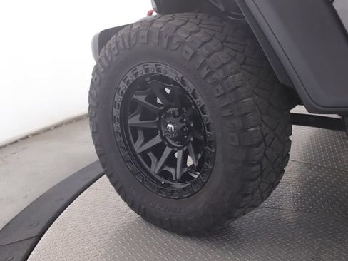 Used 2024 Jeep Gladiator Rubicon w/ Technology Group AWD/4WD image 13