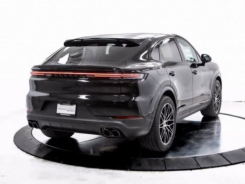 Certified 2025 Porsche Cayenne Coupe image 7