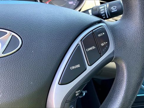 Used 2015 Hyundai Elantra SE FWD image 10