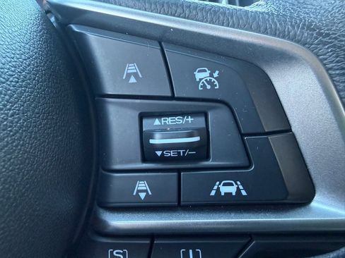 Used 2022 Subaru Impreza 2.0i Limited image 13