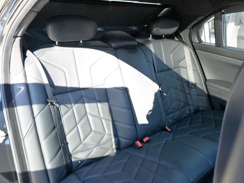 Used 2023 BMW 760i xDrive w/ Executive Package image 51