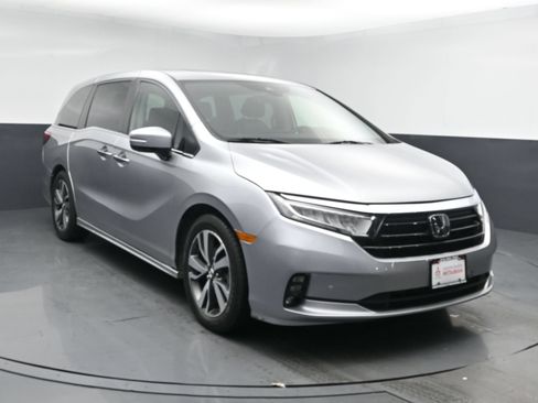 Used 2022 Honda Odyssey Touring image 2
