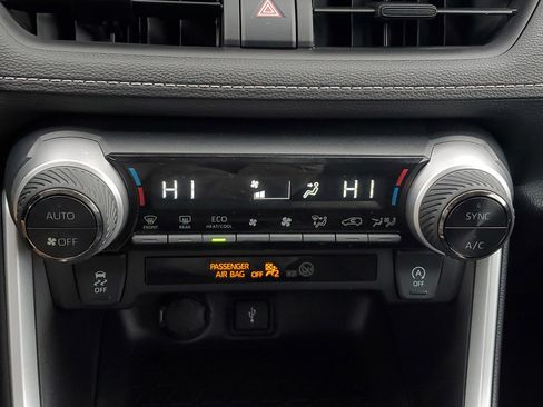 Certified 2022 Toyota RAV4 XLE image 25